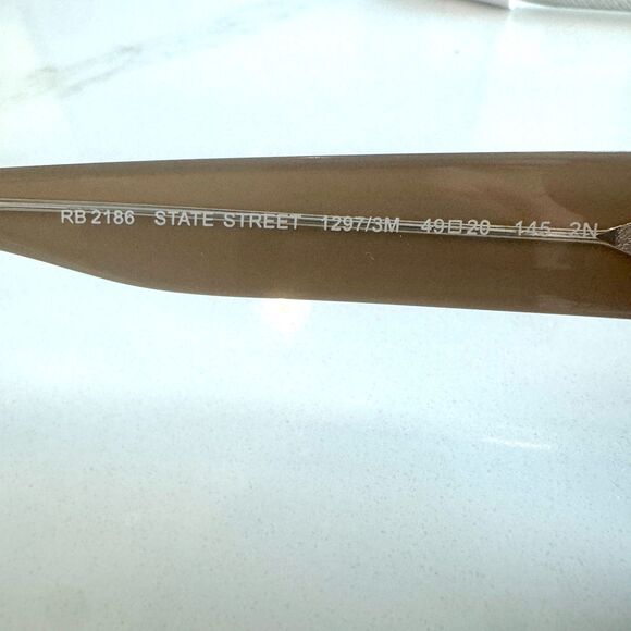 Ray-Ban RB 2186 State Street Unisex Sunglasses in Beige - New without Box - Picture 2 of 9